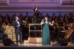 Guest Artists Brian D’Arcy James and Stephanie J. Block with maestro Steven Reineke and the New York Pops and Essential Voices USA (Photo credit: Richard Termine)