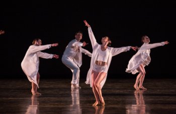Miami City Ballet dancers in a scene from Twyla Tharp’s “Sweet Fields” (Photo credit: Daniel Azoulay)