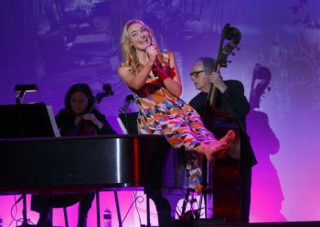 Betsy Wolfe backed by Diane Barere on cello and Dick Sarpola on bass as she appeared at the 92 Y’s Lyrics and Lyricists Series: “I Have Confidence: Rodgers After Hammerstein” (Photo credit: Richard Termine)