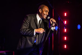 Joe Morton as comedian Dick Gregory in a scene from “Turn Me Loose” (Photo credit: Monque Carboni)