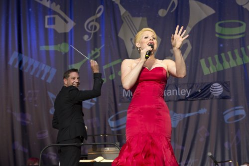 Megan Hilty with conductor Steve Reineke and The New York Pops (Photo credit: Richard Termine)